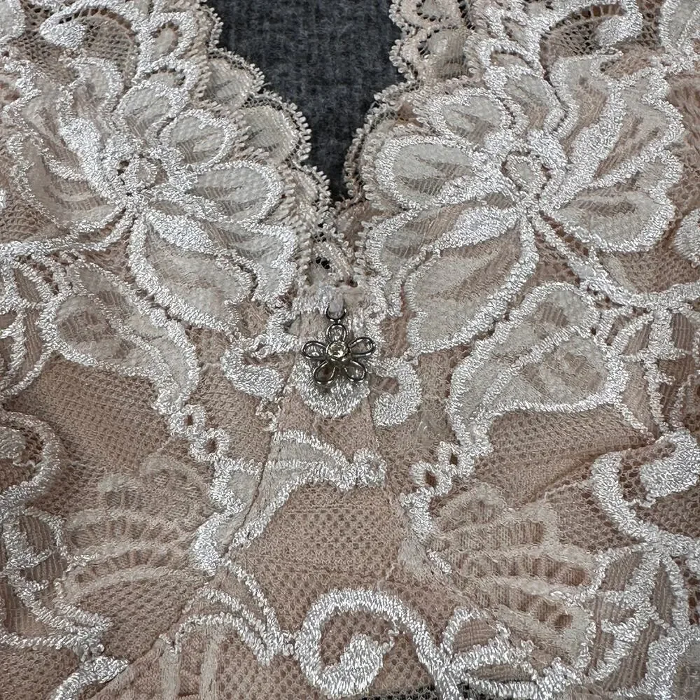 Vintage Womens XL Beige Neutral Cream Lace Semi-Sheer V Neck Tank Top Cami - Picture 5 of 9